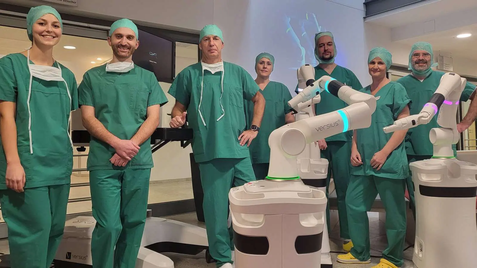 Medizinischer Roboter unterstützt Ärzte bei einer Operation im Kreiskrankenhaus Rotenburg
